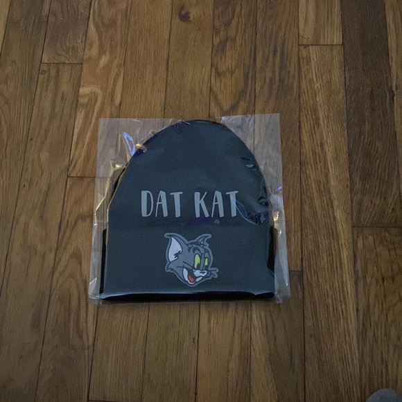 Tom Beenie Dat Kat - Picture 2 of 2